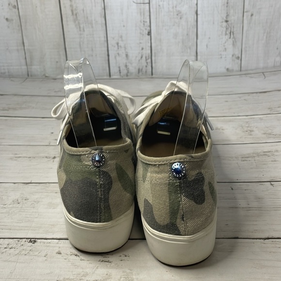 Steve Madden Emmi Camo Platform Sneakers - Picture 4 of 10